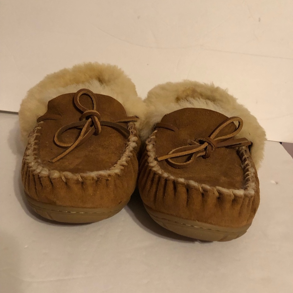 L.L. Bean womens shearling lined moccasin